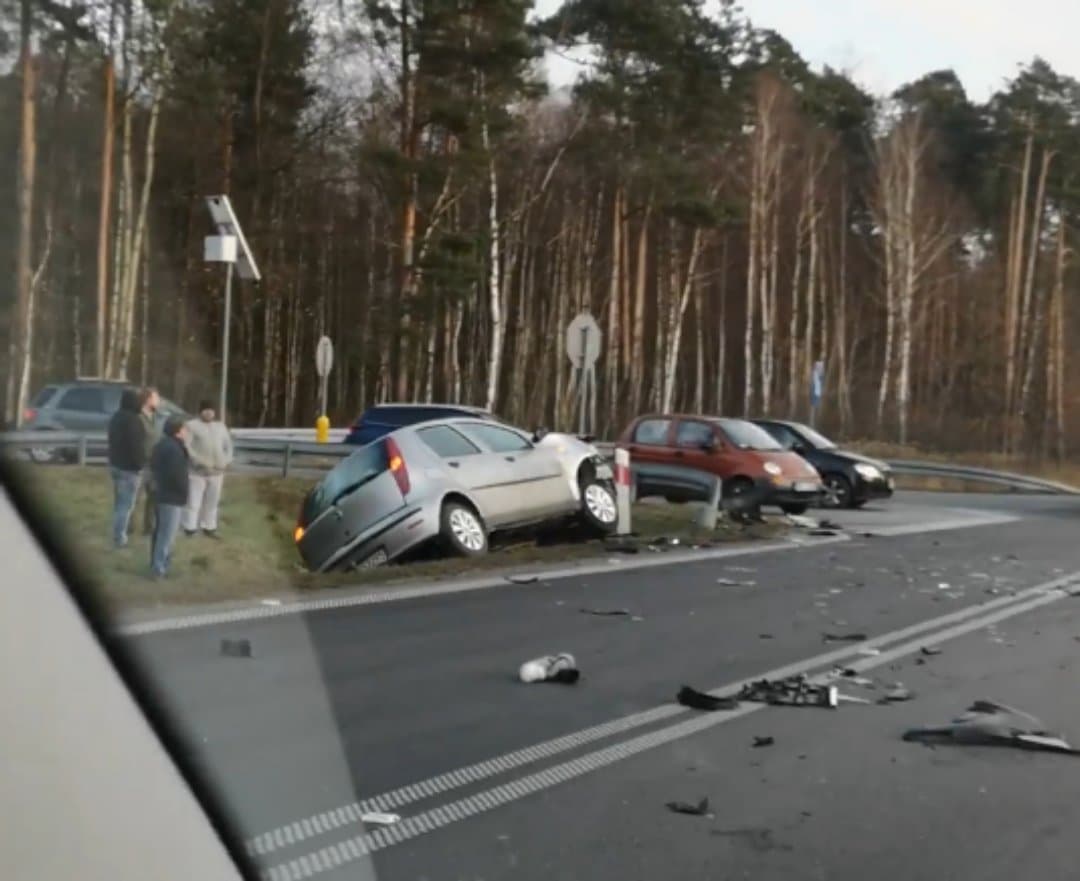 Wypadek na obwodnicy Mielca. Jedna osoba trafiła do szpitala! - Zdjęcie główne