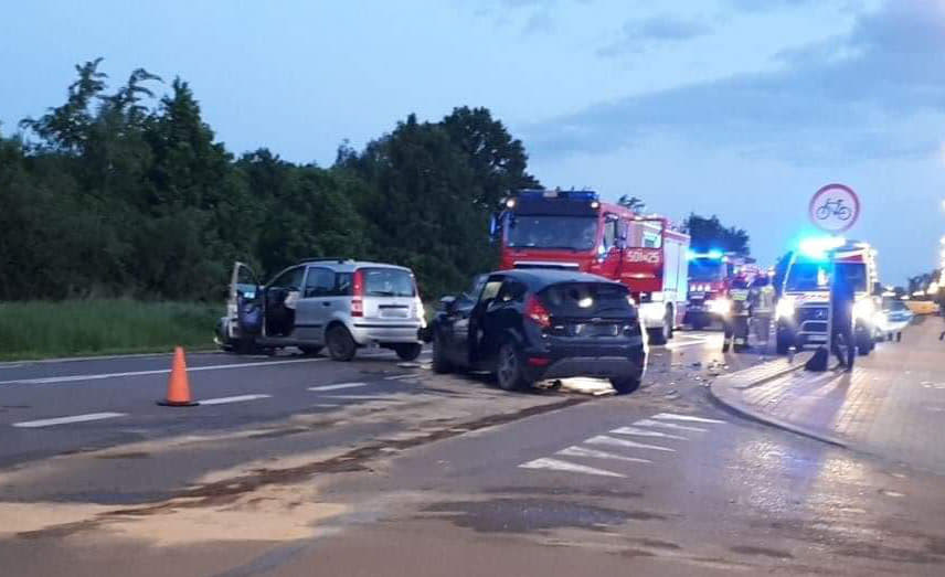 Wypadek na drodze Mielec - Tarnobrzeg. Droga całkowicie zablokowana! [ZDJĘCIA] - Zdjęcie główne