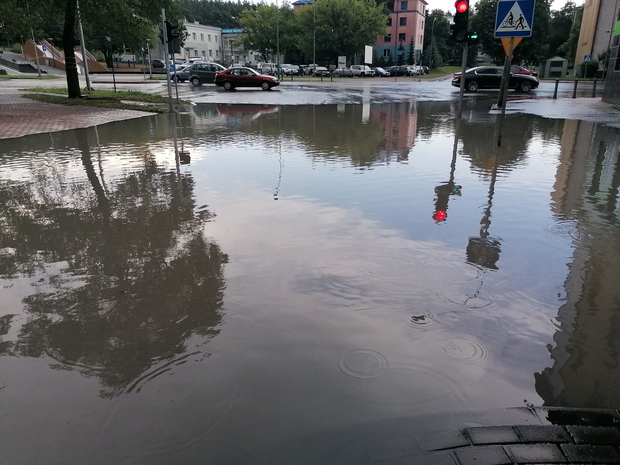 Kilkanaście minut ulewy i Mielec zalany [FOTO, VIDEO] - Zdjęcie główne