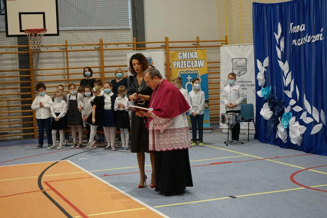 Uroczystość otwarcia inwestycji edukacyjnych w Przecławiu i Łączkach Brzeskich.