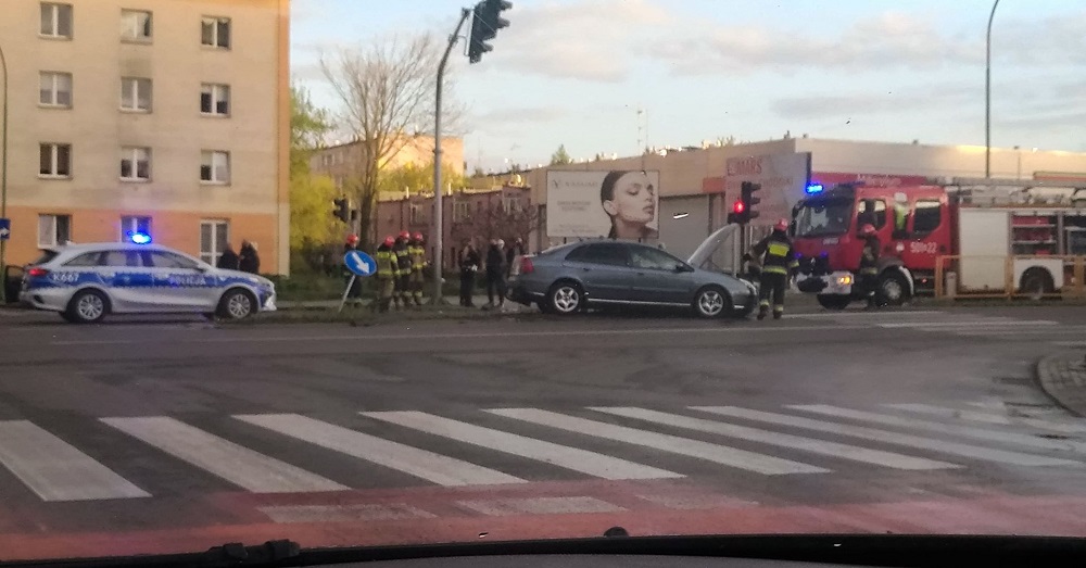  Kolizja na skrzyżowaniu przy "Pasażu" [FOTO, VIDEO] - Zdjęcie główne