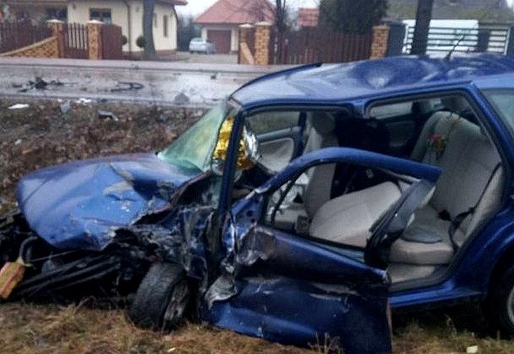 Z PODKARPACIA. 2-letnie dziecko trafiło do szpitala, kierowca BMW ciężko ranny [FOTO] - Zdjęcie główne