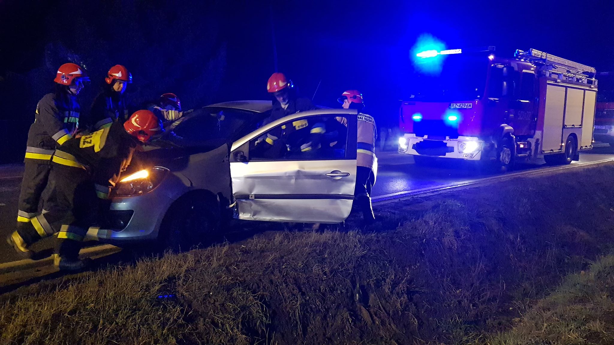 Zasnął za kierownicą i zderzył się z innym pojazdem! [FOTO, VIDEO] - Zdjęcie główne