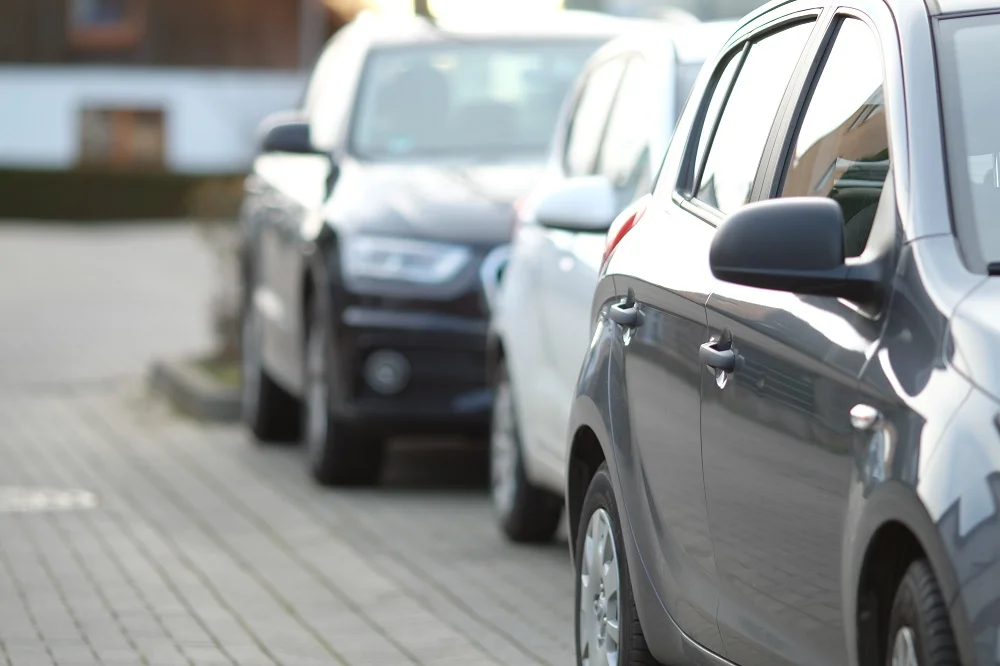 Brak miejsc parkingowych w centrum miasta. Jakie pomysły? - Zdjęcie główne