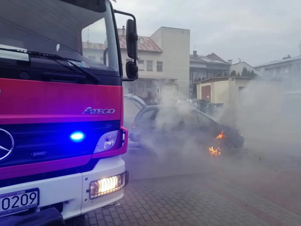 Pożar samochodu w Radomyślu Wielkim  - Zdjęcie główne