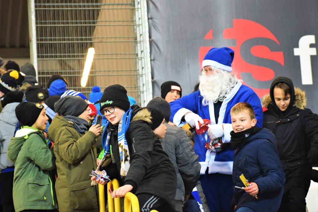 MIelec. Na stadionie przy Solskiego gościł Święty Mikołaj [GALERIA] - Zdjęcie główne