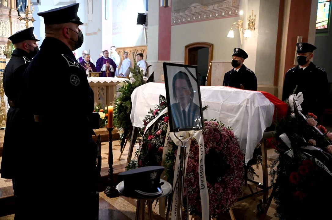 Pogrzeb psycholog z więzienia w Rzeszowie. Zamordowana przez mieszkańca Kolbuszowej [ZDJĘCIA] - Zdjęcie główne