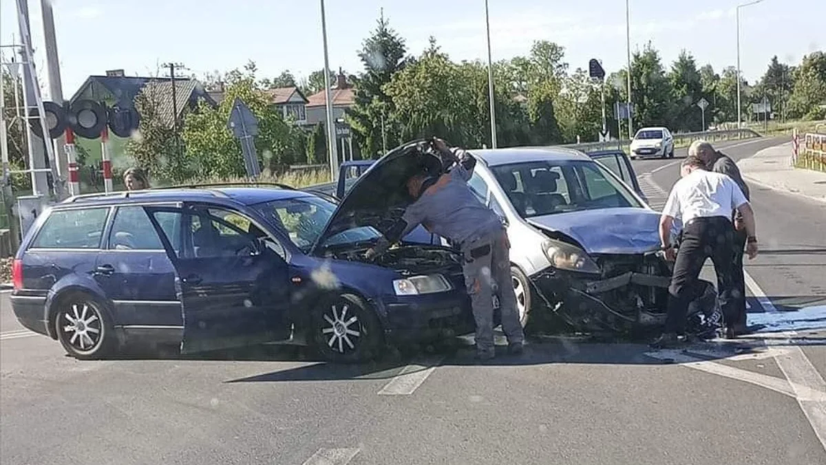 Zderzenie dwóch osobówek w Tuszowie Narodowym - Zdjęcie główne