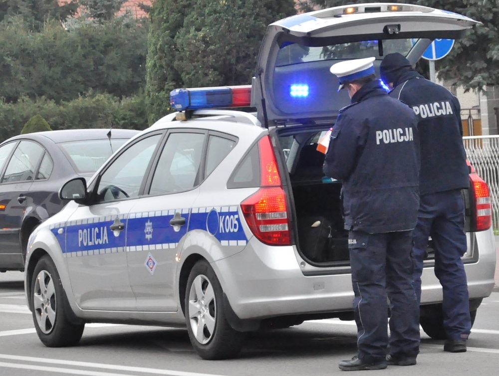 Czołowe zderzenie się lawety z samochodem osobowym. Trzy osoby ranne trafiły do szpitala. Droga zablokowana [Z ostatniej chwili] - Zdjęcie główne