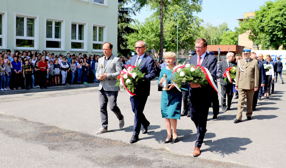 Władze powiatu uczestniczyły w 73. rocznicy zakończenia II wojny światowej w Europie - Zdjęcie główne