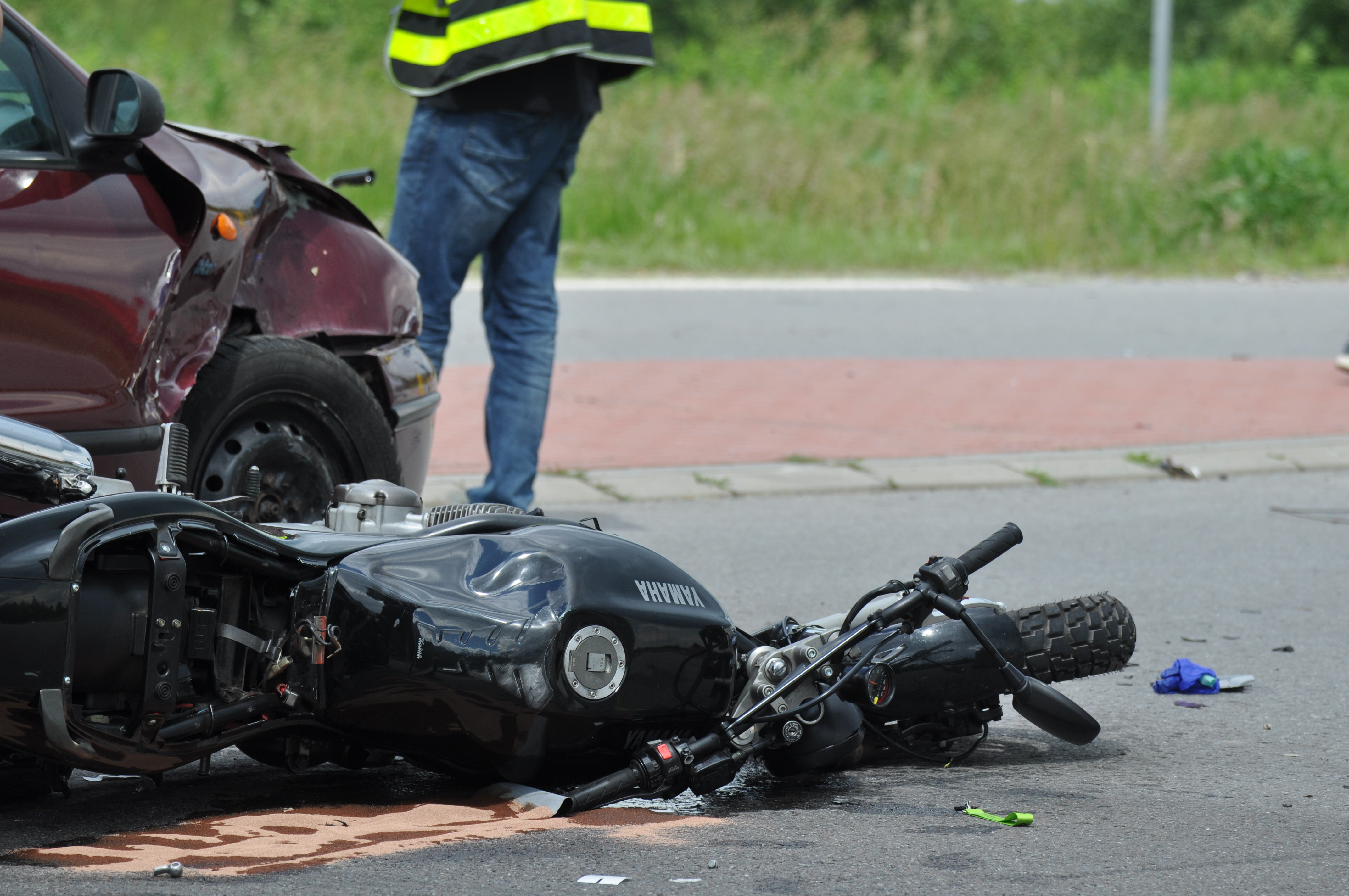 Zderzenie motocykla z osobówką. Jedna osoba w szpitalu! [FOTO] - Zdjęcie główne