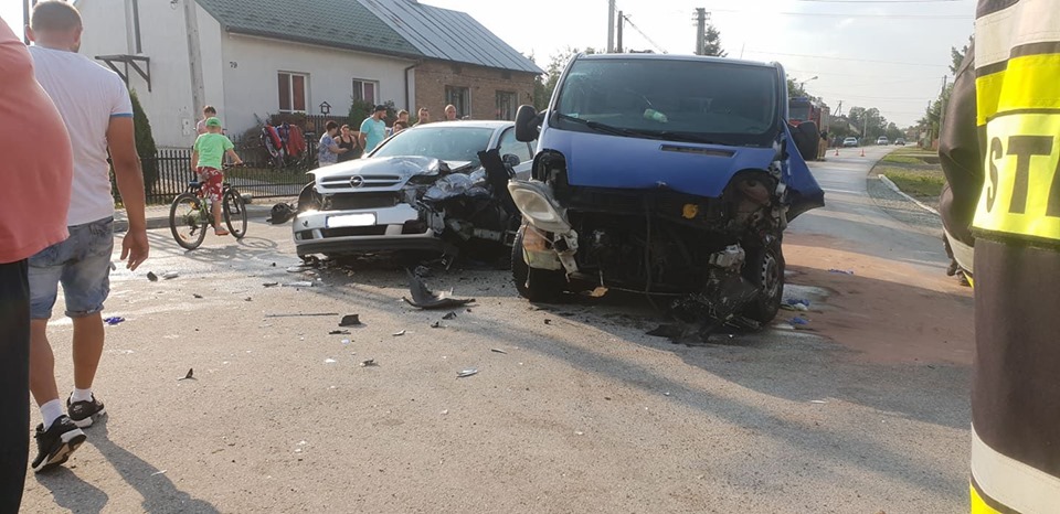 Wypadek. Trzy osoby, w tym dziecko, trafiły do szpitala! - Zdjęcie główne