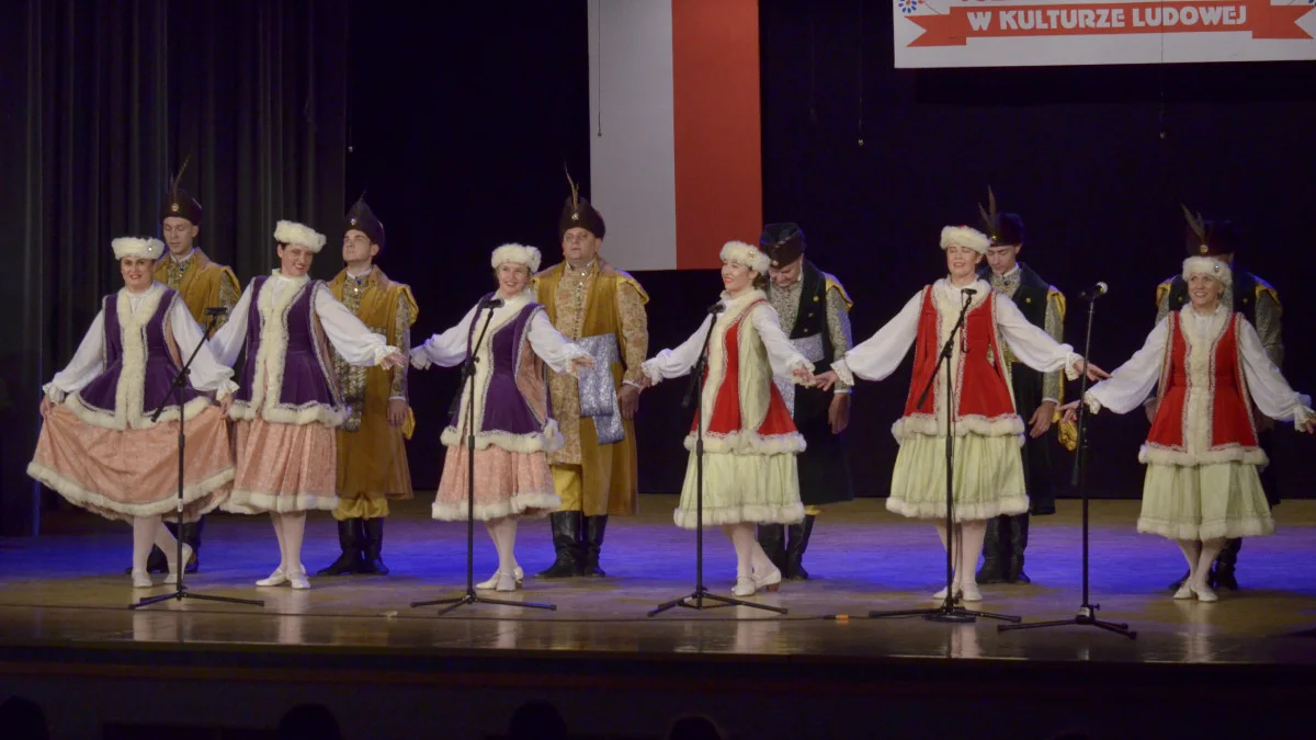 "Tożsamość narodowa w kulturze ludowej". Patriotyczne wydarzenie z "Rzeszowiakami" w roli głównej [ZDJĘCIA] - Zdjęcie główne