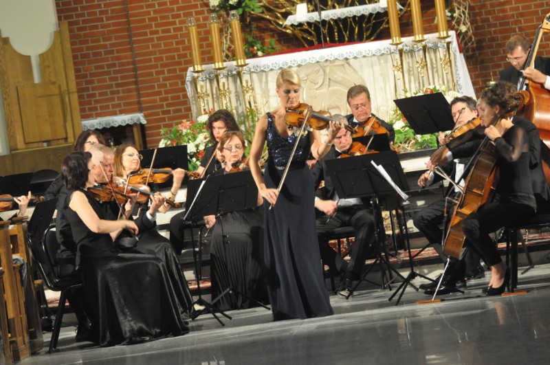 Mistrzowski koncert litewskiej orkiestry a niezwykłym solowym występem Augusty Jusionyte [FOTO]  - Zdjęcie główne