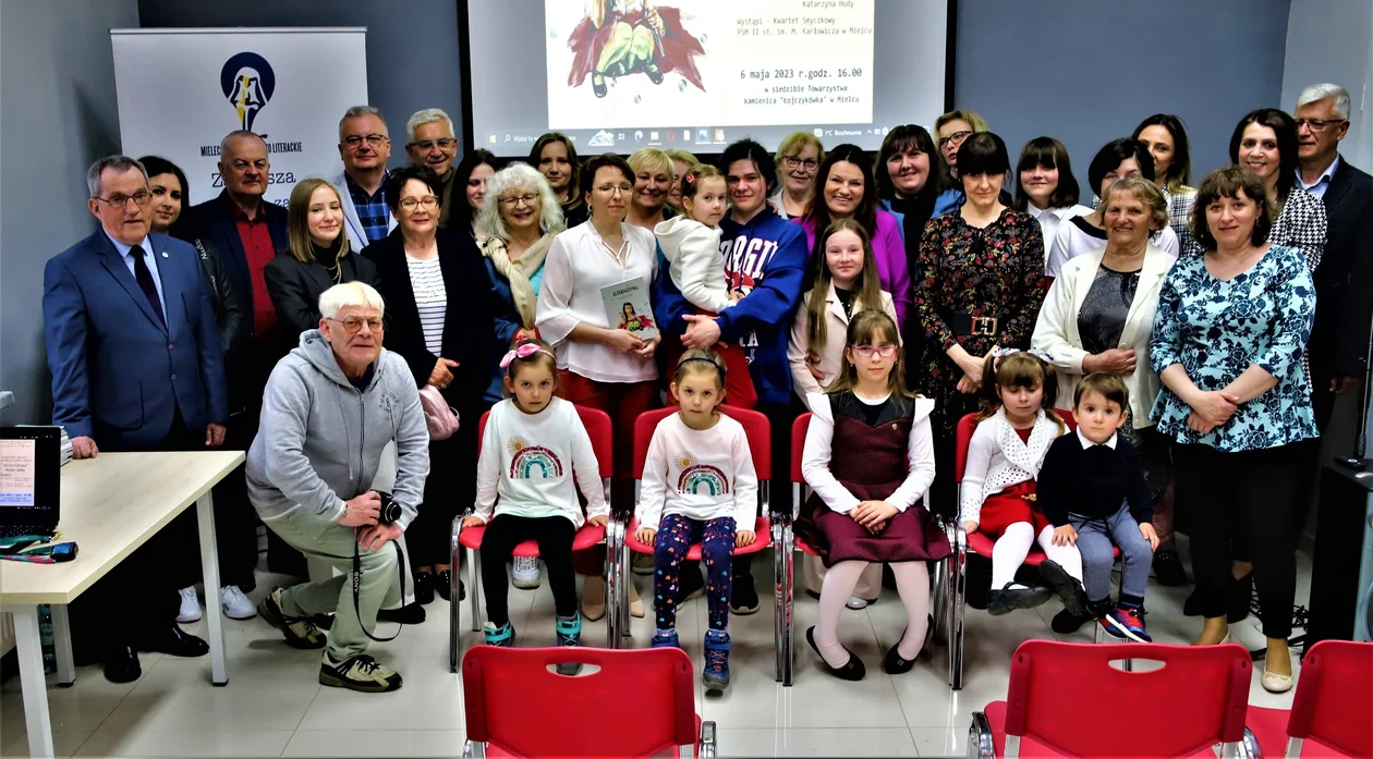 Promocja tomiku poezji "Alternatywa" Moniki Hebdy w Mieleckim Towarzystwie Literackim - Zdjęcie główne