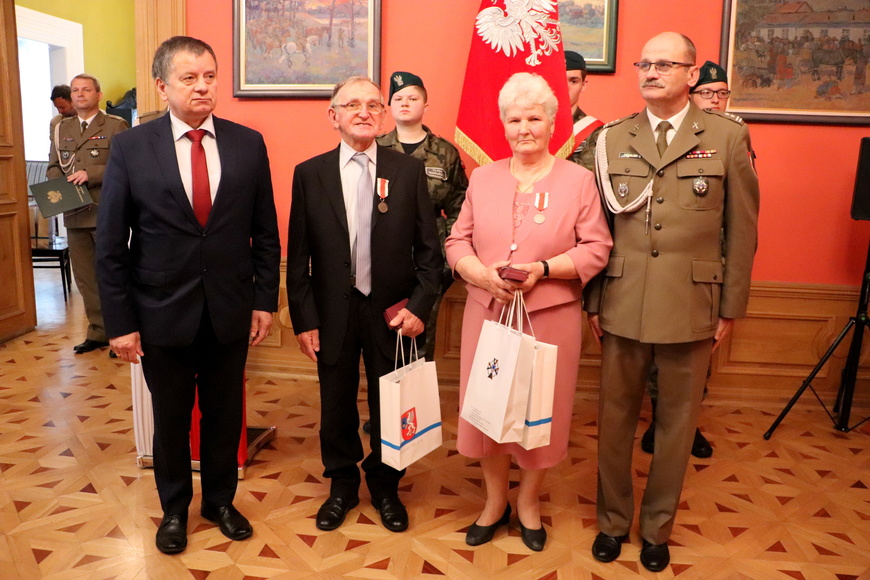 Rodzice żołnierzy z powiatu mieleckiego odebrali medale - Zdjęcie główne
