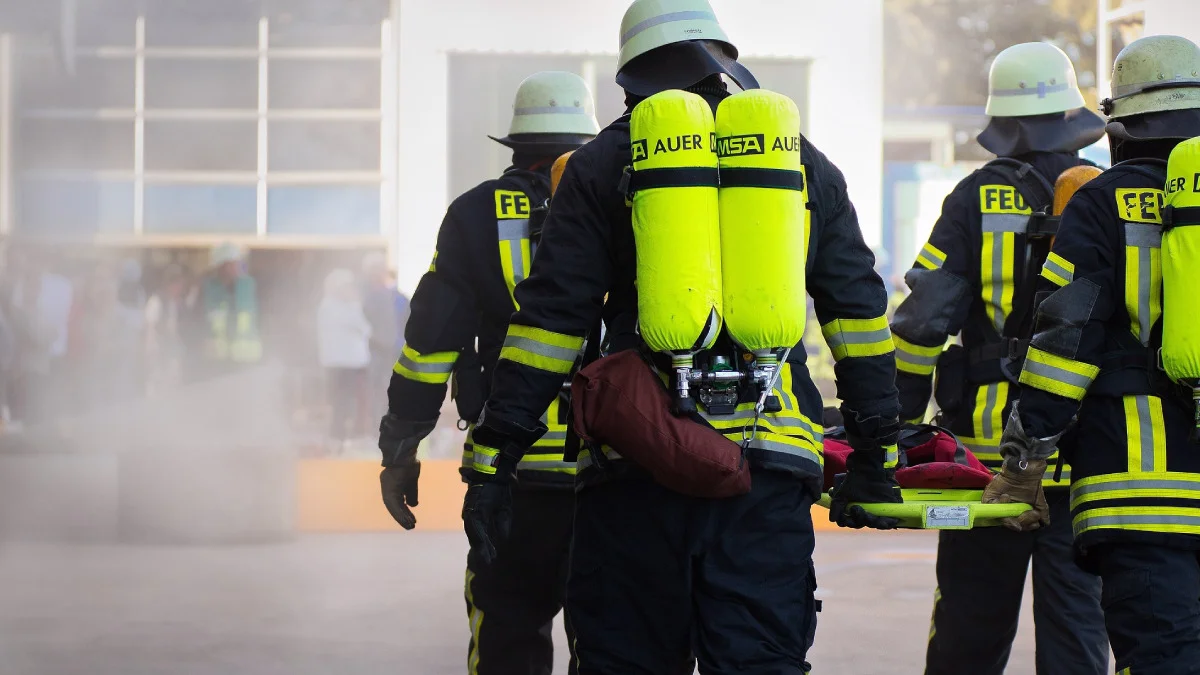 Kilkudziesięciu strażaków na Specjalnej Strefie Ekonomicznej w Mielcu - Zdjęcie główne
