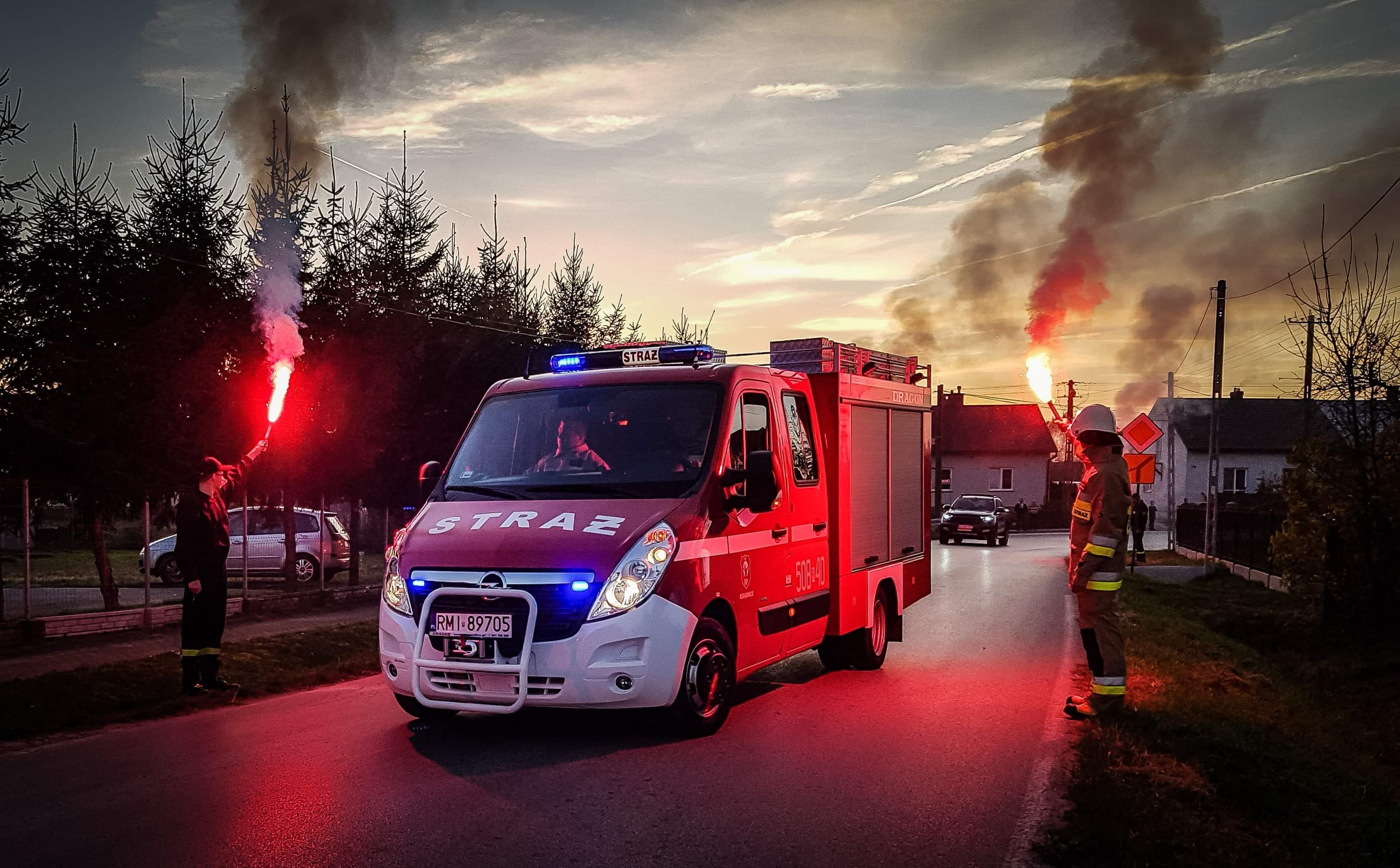 Nowy samochód dla OSP Książnice! [FOTO] - Zdjęcie główne