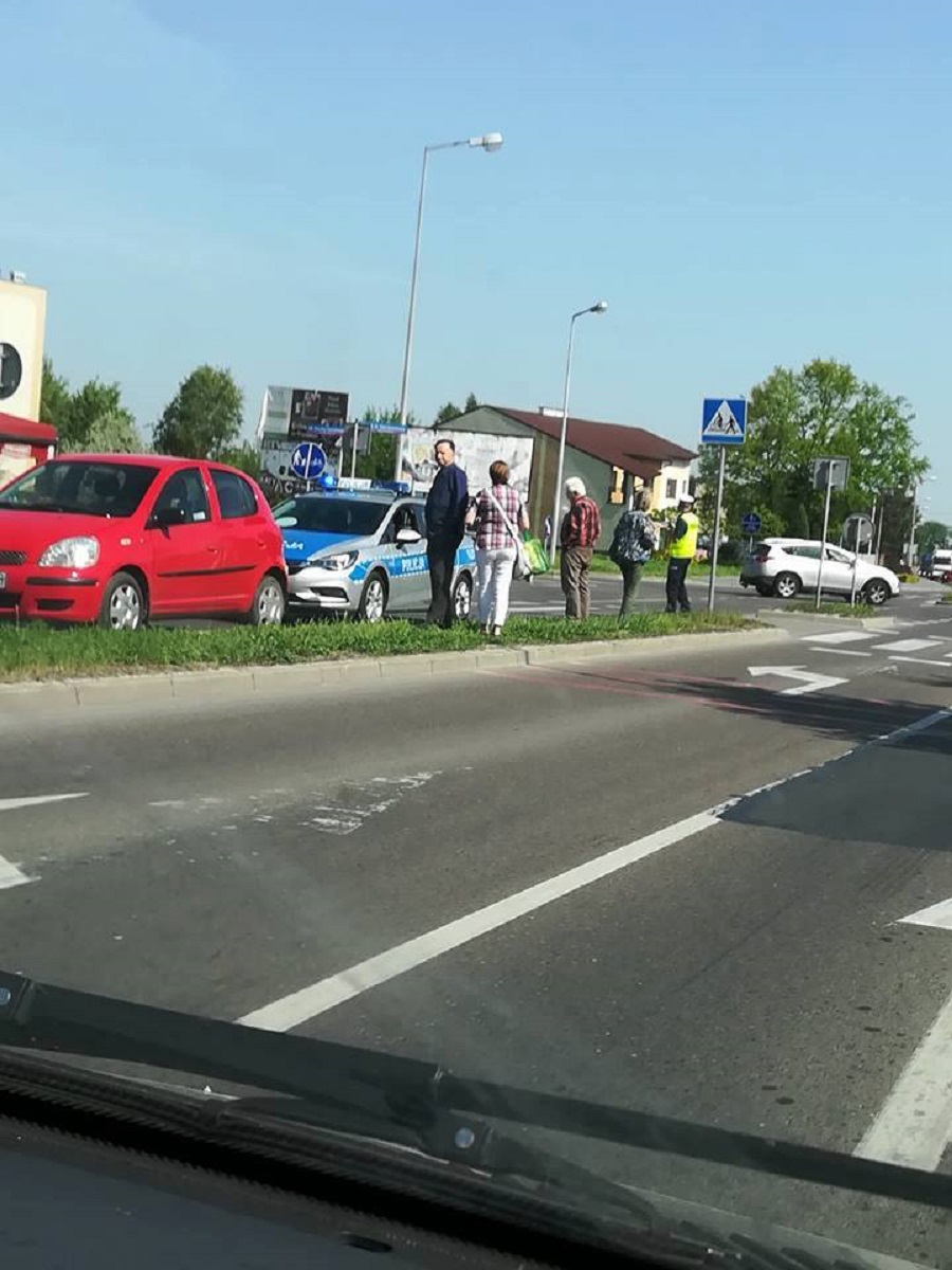 Wypadek! Kobieta potrącona przy ul. Sienkiewicza, jeden pas zablokowany - Zdjęcie główne