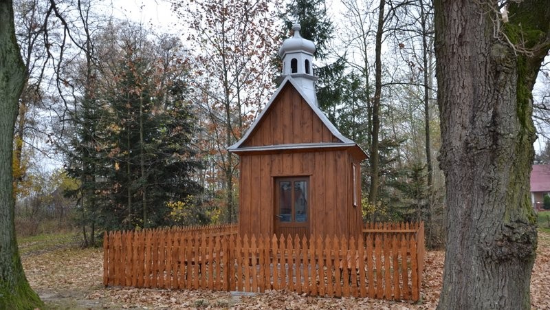 Kapliczka Matki Bożej z Dzieciątkiem odremontowana - Zdjęcie główne