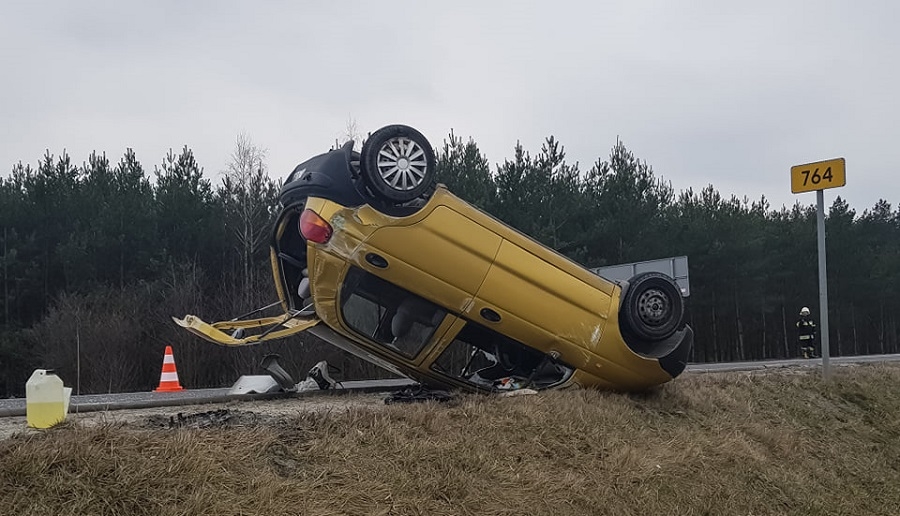 WYPADEK na obwodnicy. Dachowanie Matiza - Borki Nizińskie [FOTO] - Zdjęcie główne