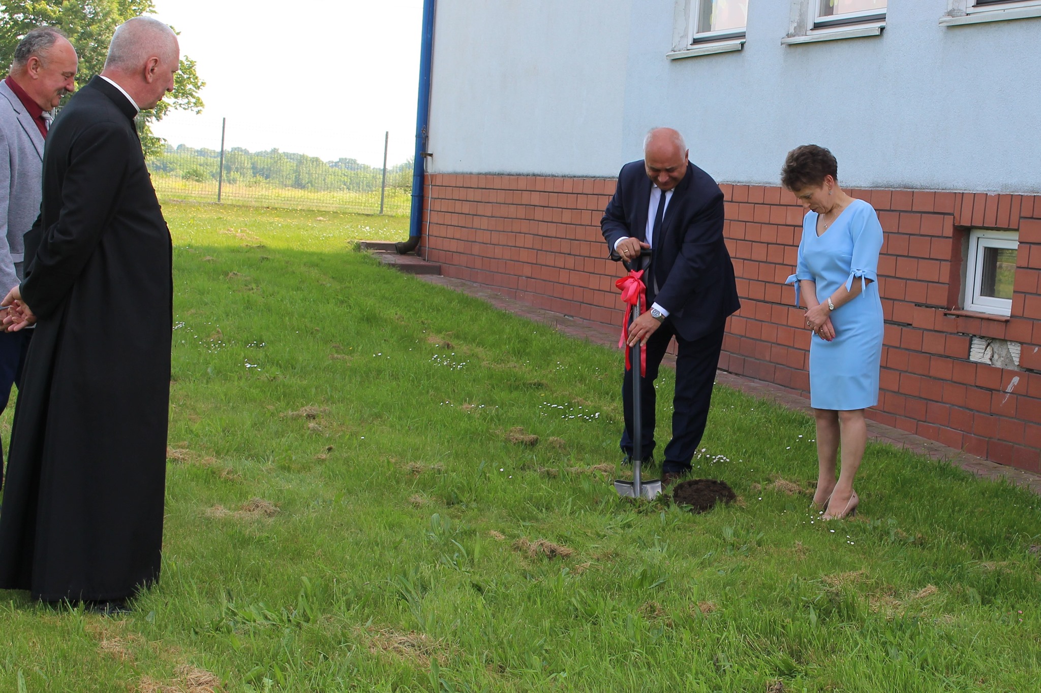 Uczniowie doczekają się sali gimnastycznej.