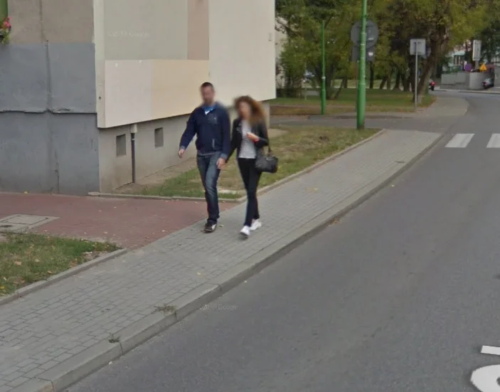 Pracowali w ogrodzie, odpoczywali. Mieszkańcy powiatu mieleckiego w obiektywie Google Street View - Zdjęcie główne