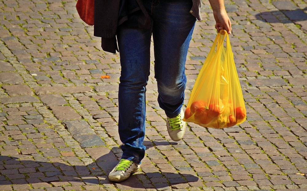 Nowa ustawa: Kupujesz w niedzielę? Siedzisz 2 lata za kratkami! - Zdjęcie główne