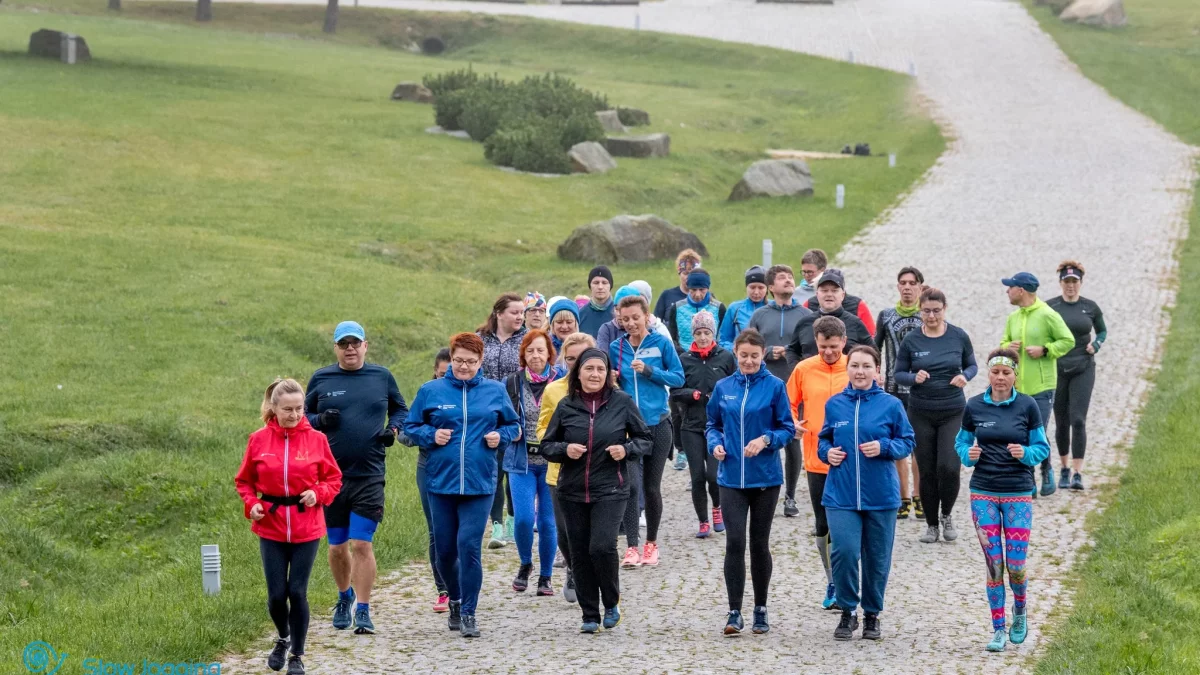 Slow jogging, nordic walking, joga – aktywni seniorzy mają mnóstwo możliwości [PORADNIK] - Zdjęcie główne