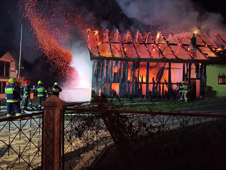 Pożar pochłonął życie zwierząt w stodole - Zdjęcie główne