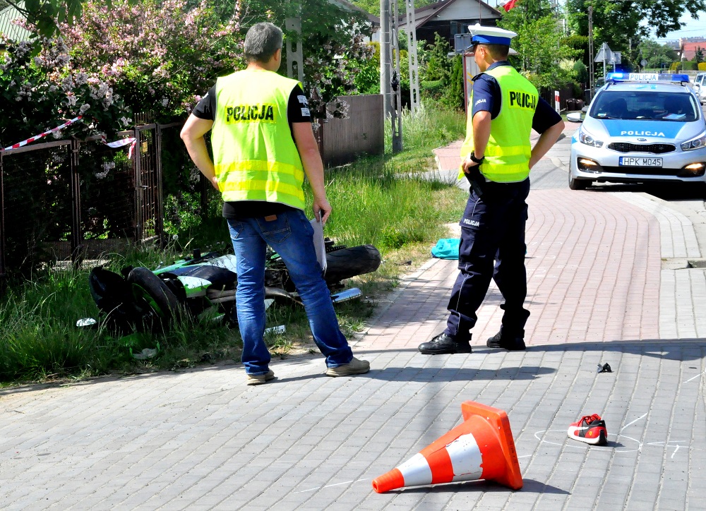 Wypadek motocyklisty. Droga przejezdna. - Zdjęcie główne