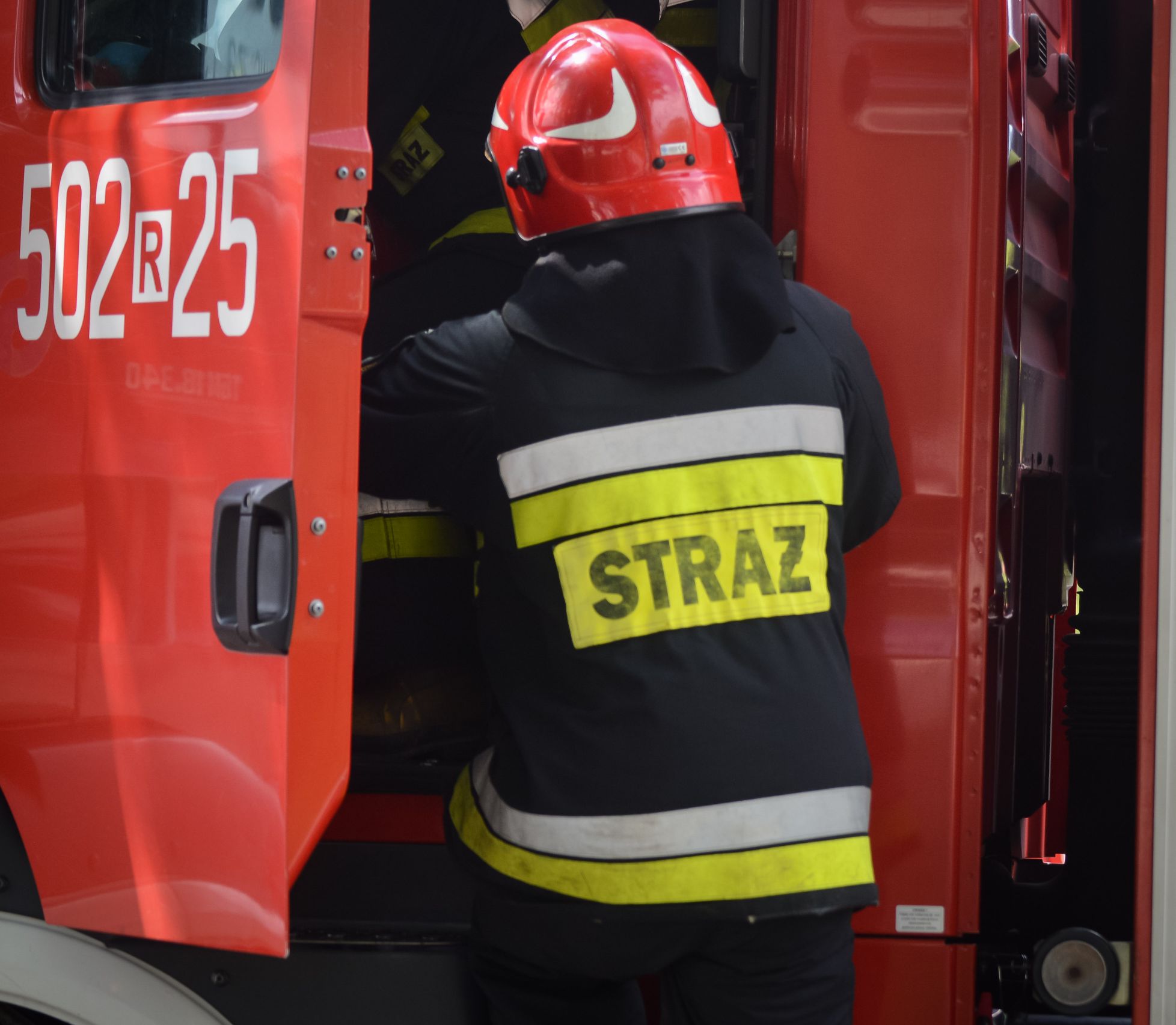 Pożar sadzy w kominie, interweniowały 2 zastępy straży pożarnej - Zdjęcie główne