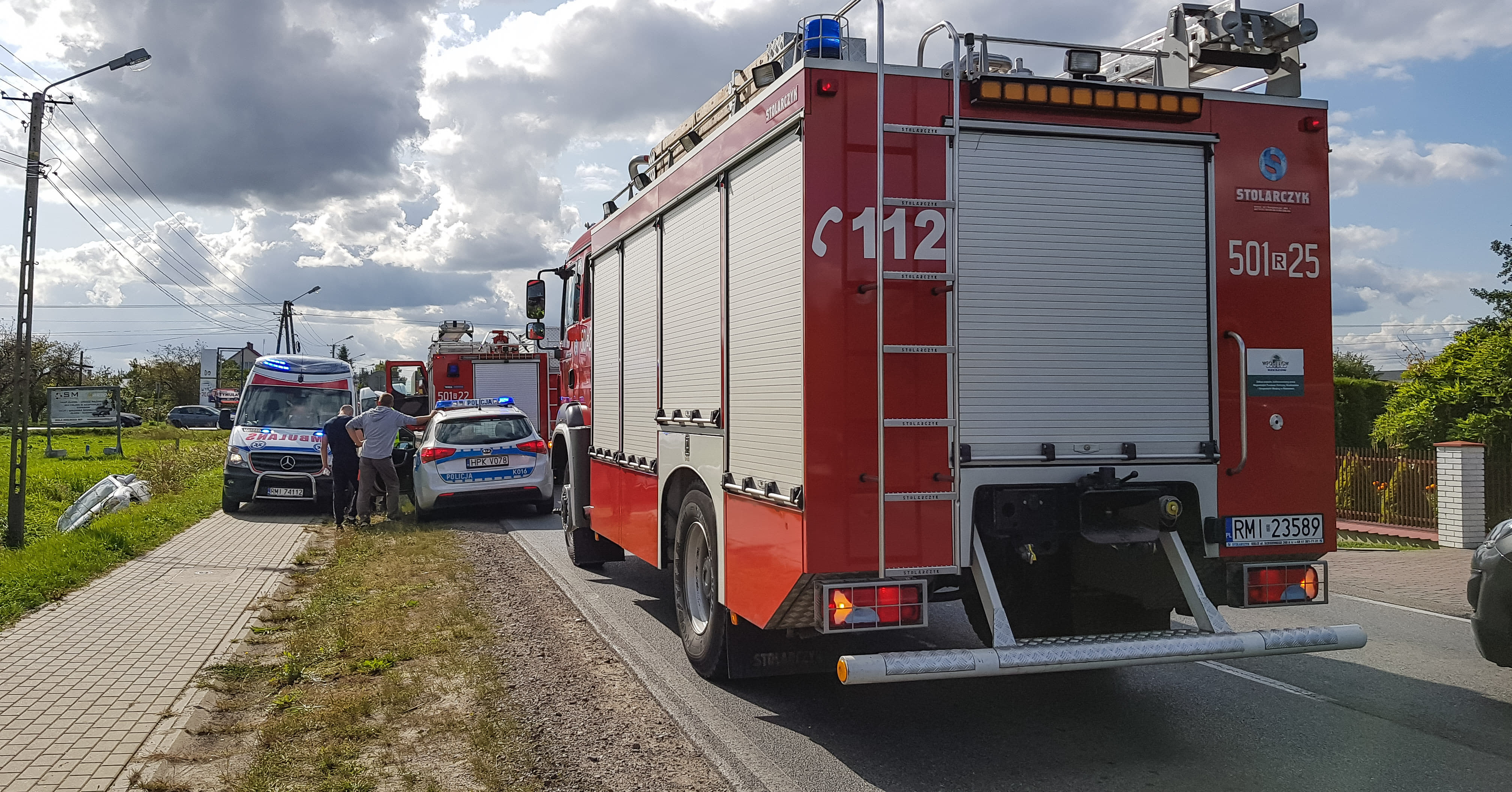 Wylotówka z Mielca: Auto w rowie i duże utrudnienia [FOTO] - Zdjęcie główne