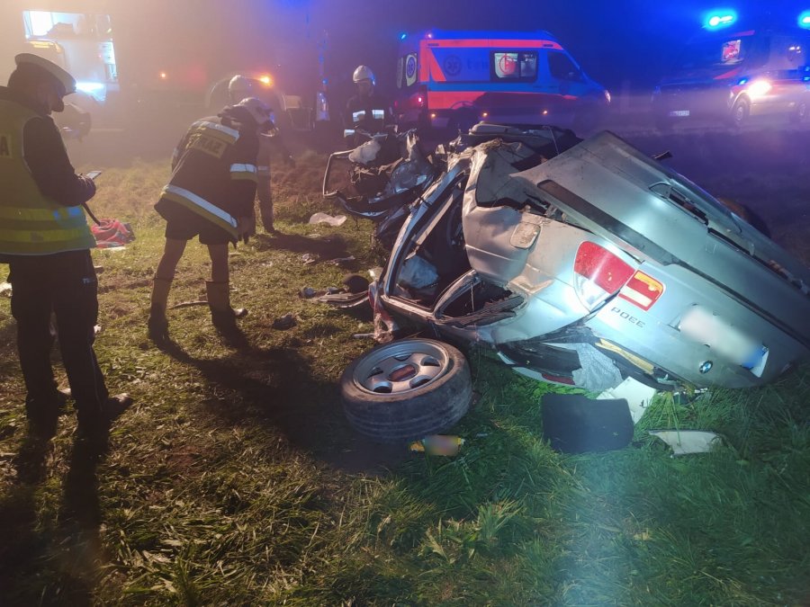 Podkarpcie. Tragiczne dachowanie bmw. Cztery osoby w szpitalu, nastolatek nie żyje - Zdjęcie główne