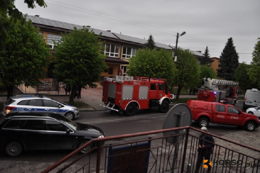 Kolbuszowa: Alarm bombowy w szkole. Pirotechnicy sprawdzają budynek ZST - Zdjęcie główne