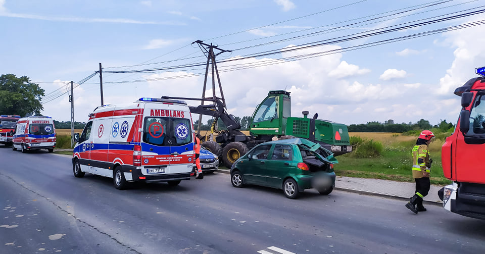 Wypadek w Tuszymie, jedna osoba w szpitalu - Zdjęcie główne