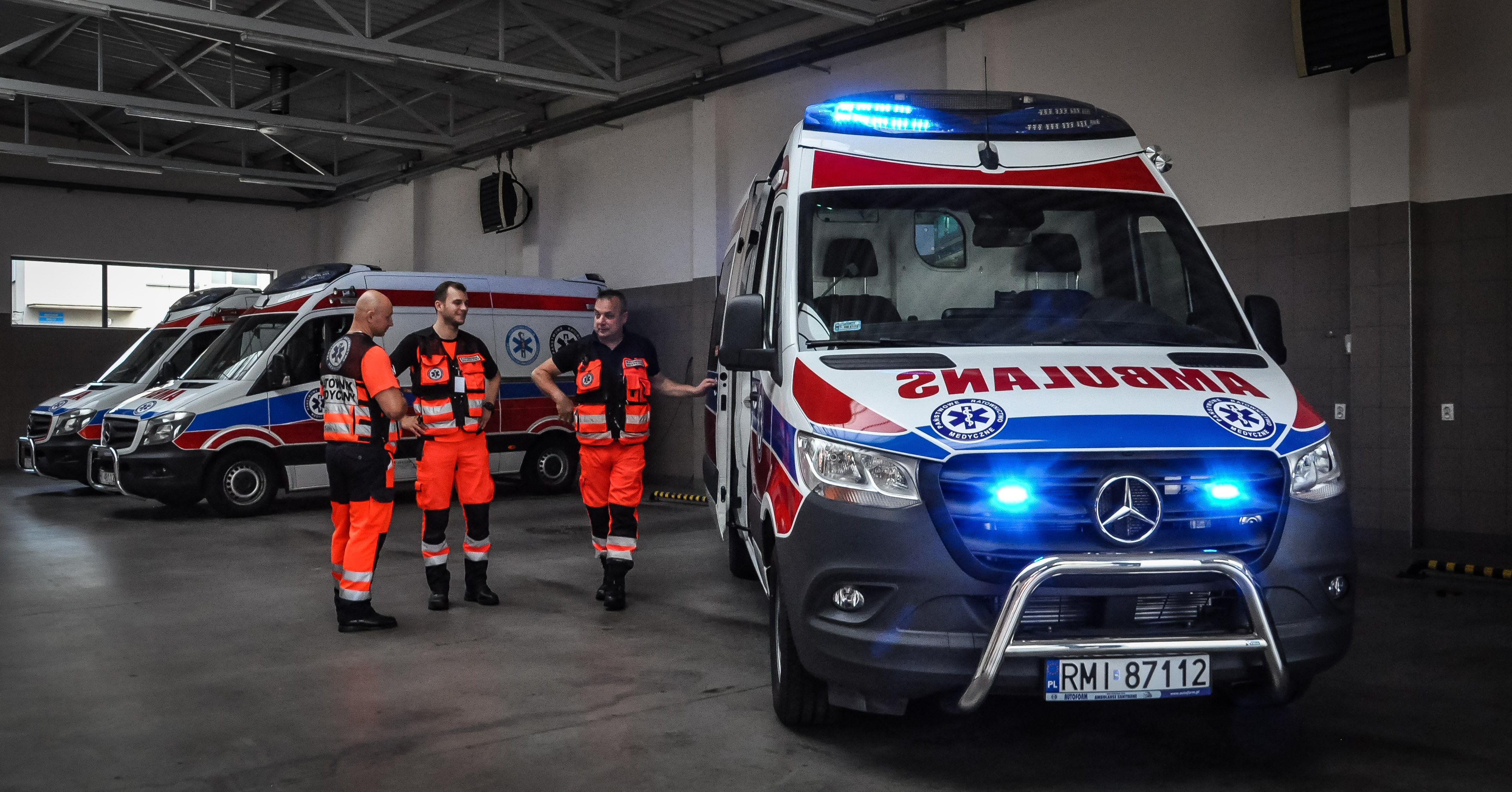 Pogotowie Mieleckie ma nową karetkę! Trafi ona do Radomyśla Wielkiego [FOTO] - Zdjęcie główne