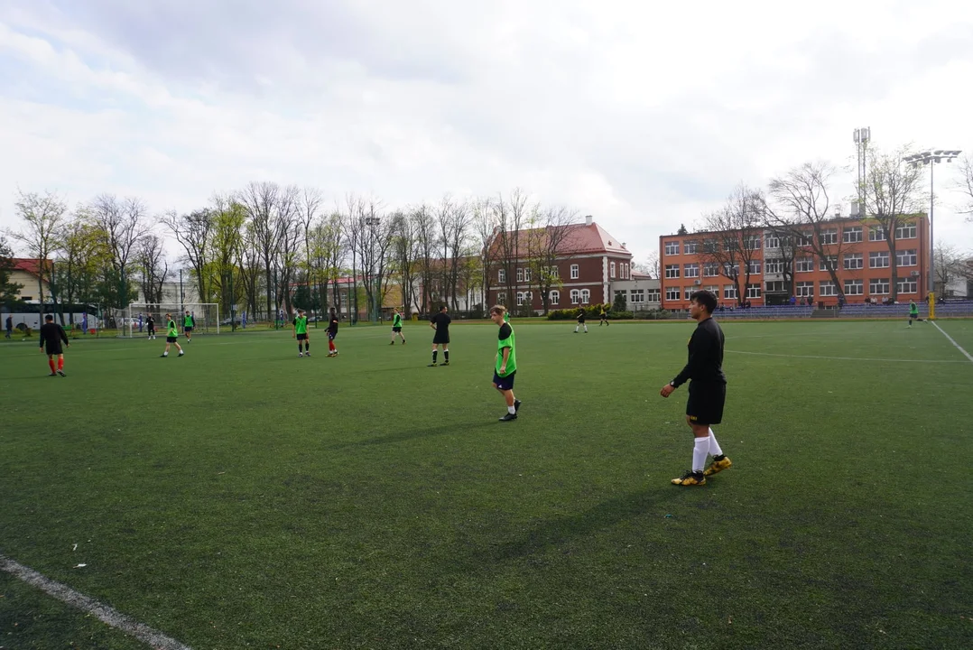 Amerykańscy żołnierze kontra mieleccy piłkarze. Mecz przyjaźni na stadionie Gryfu [ZDJĘCIA]