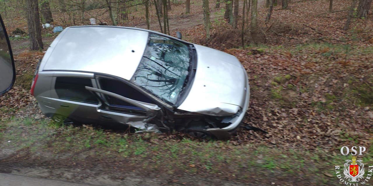 Zderzenie osobówki z koparką. Dwie osoby ranne! - Zdjęcie główne