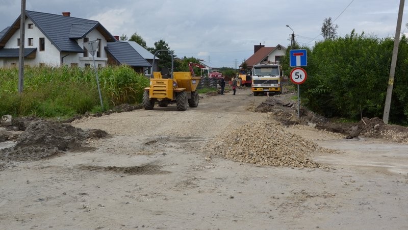 Pół miliona na drogę w Radomyślu - Zdjęcie główne