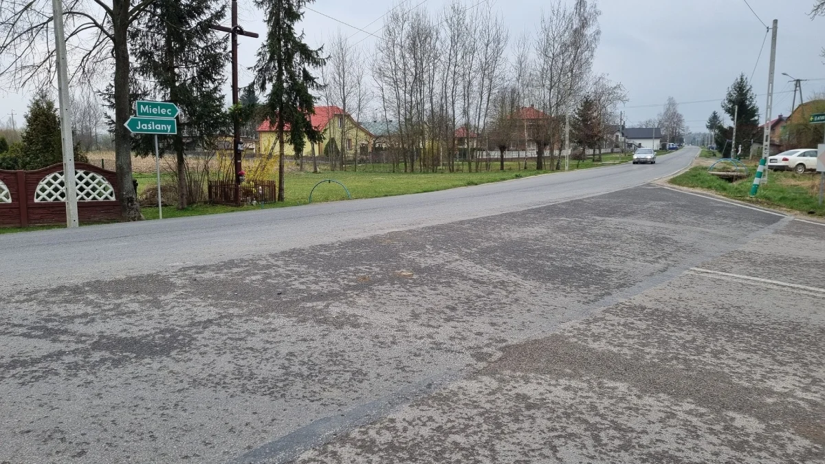 Ponad 1,5 km nowych chodników w powiecie mieleckim - Zdjęcie główne