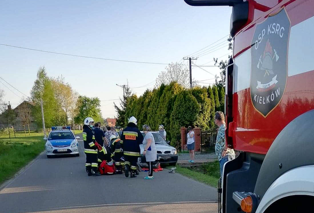 Potrącenie w Kiełkowie. Rowerzysta zabrany do szpitala [ZDJĘCIA] - Zdjęcie główne