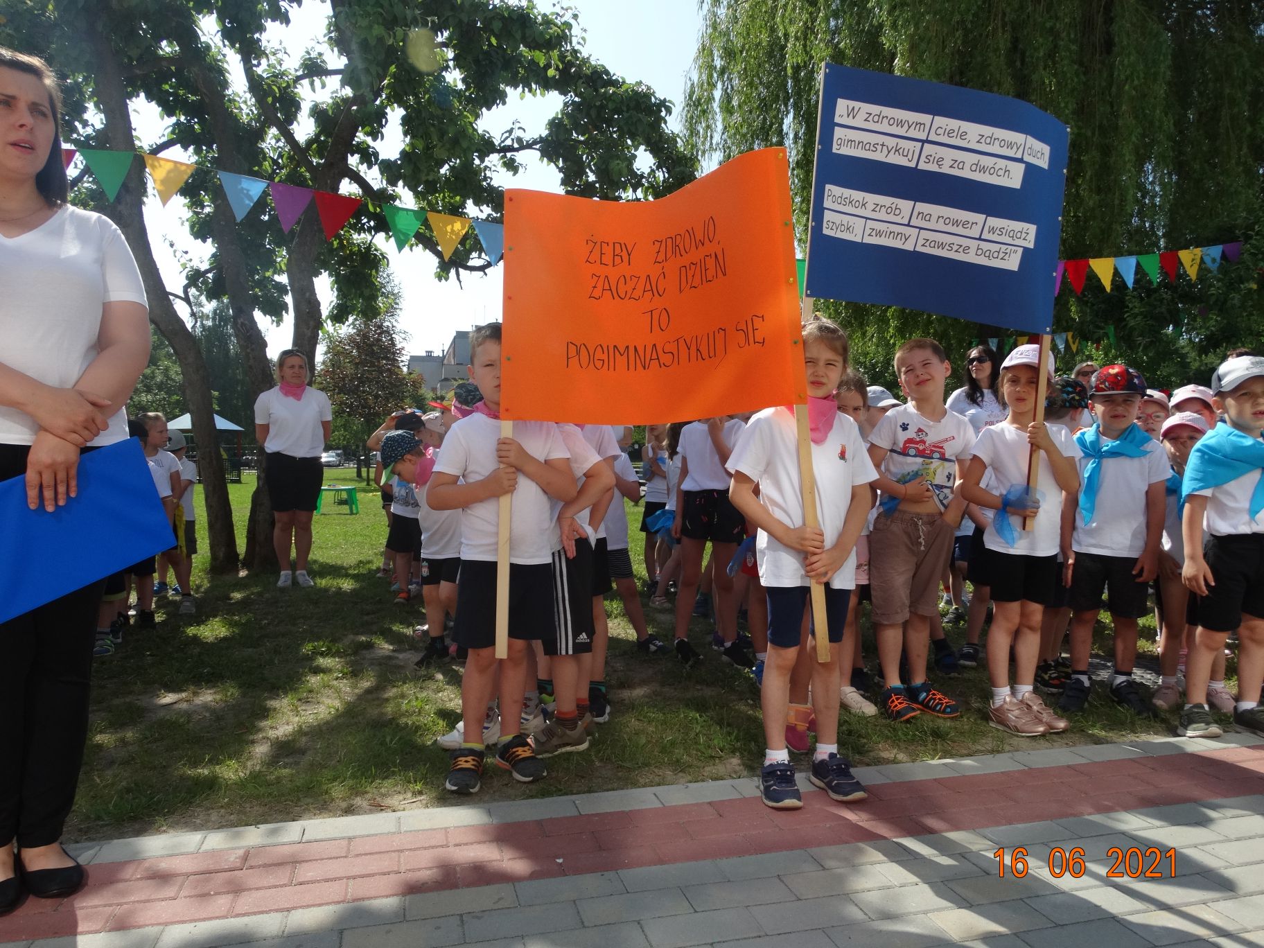 Przedszkola Miejskiego Nr 8 w Mielcu zorganizowały własną ,,Ósemeczkową Olimpiadę Sportową''.