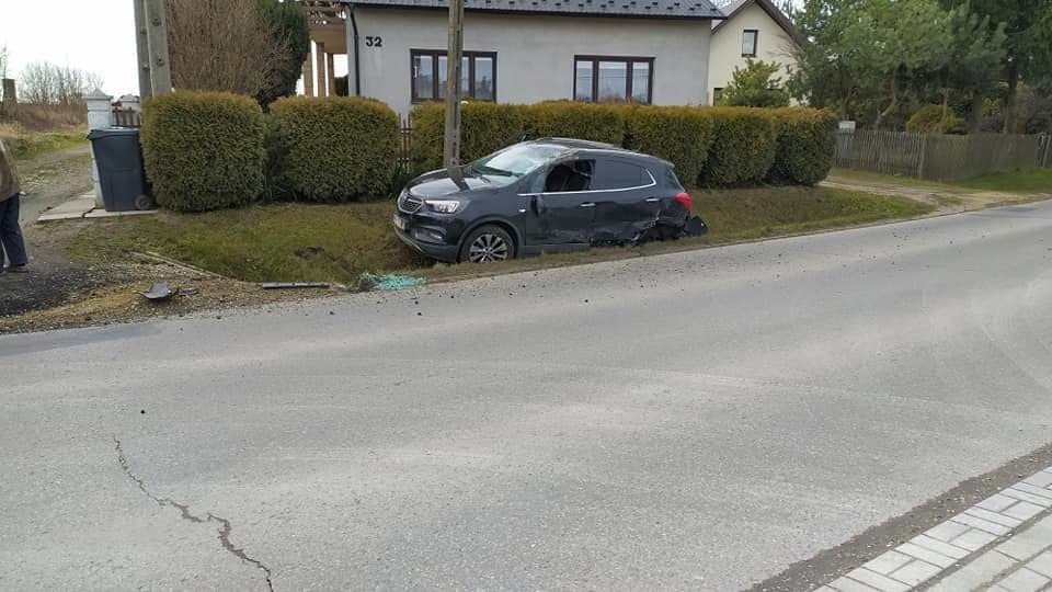 Zderzenie trzech samochodów. Droga jest zablokowana! [FOTO] - Zdjęcie główne