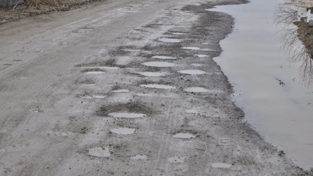 Historia prawdopodobnie najgorszej drogi w Mielcu. Mieszkańcy od lat walczą o poprawę jej stanu [ZDJĘCIA] - Zdjęcie główne