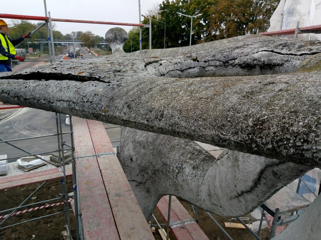 Słynna rzeźba z ronda na Strefie do remontu [FOTO] - Zdjęcie główne