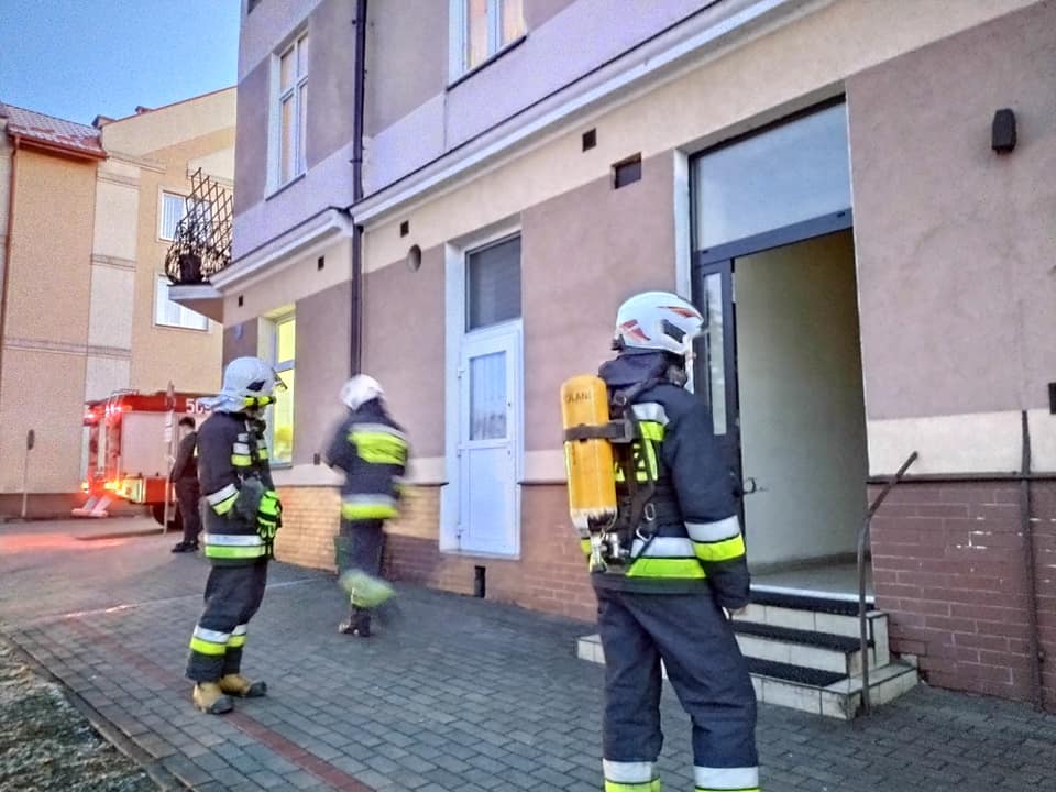 Interwencja strażaków. W mieszkaniu włączył się czujnik czadu [ZDJĘCIA] - Zdjęcie główne