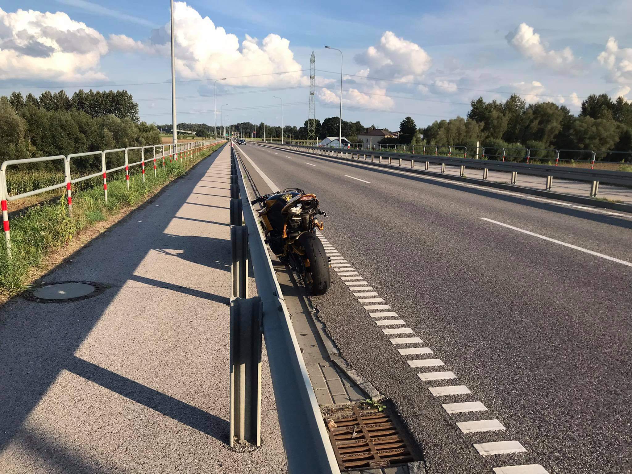 Zderzenie motocykla i osobówki