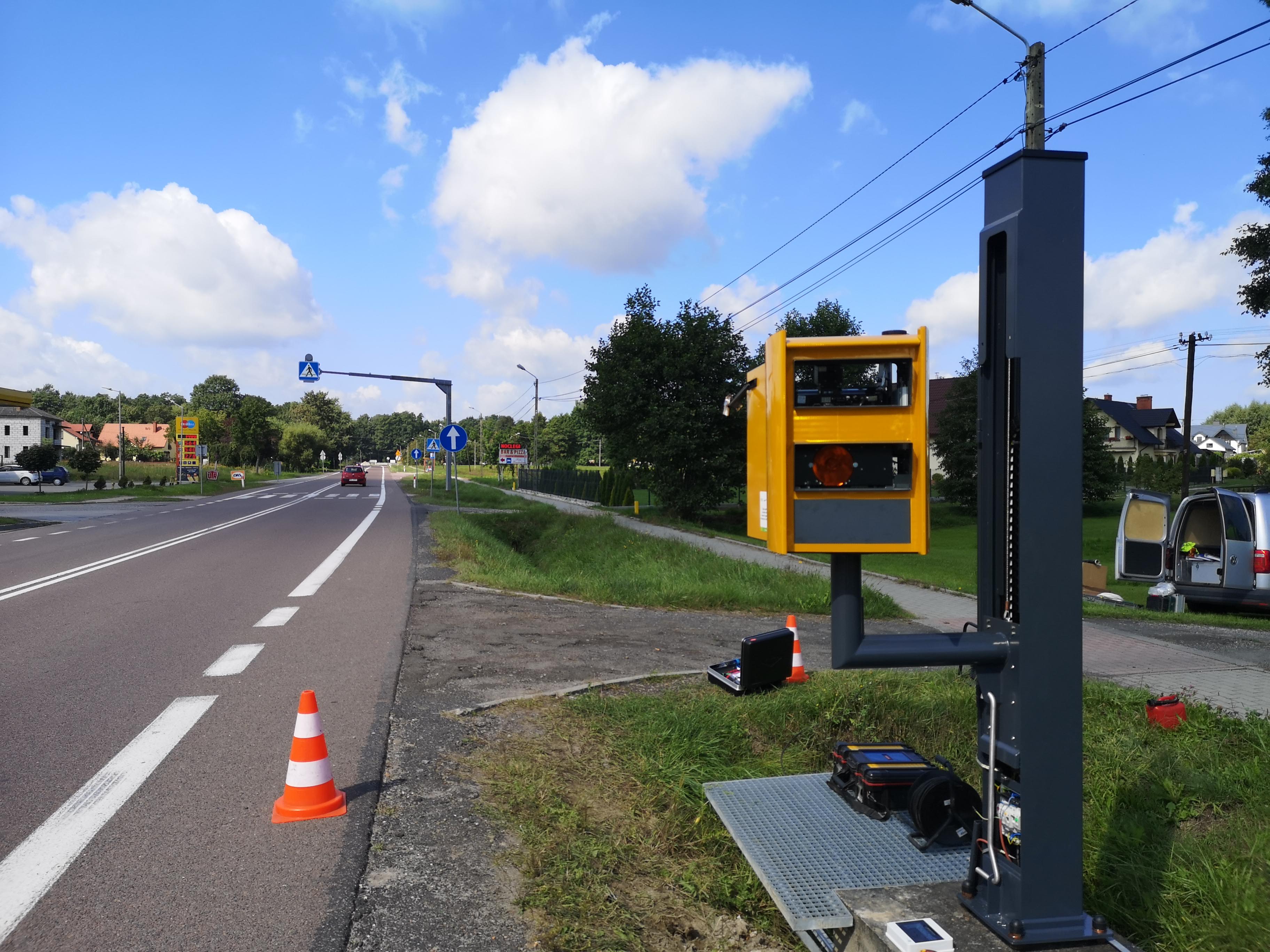 Nowy fotoradar stanął na trasie Mielec - Rzeszów [ZDJĘCIA - WIDEO - MAPA] - Zdjęcie główne