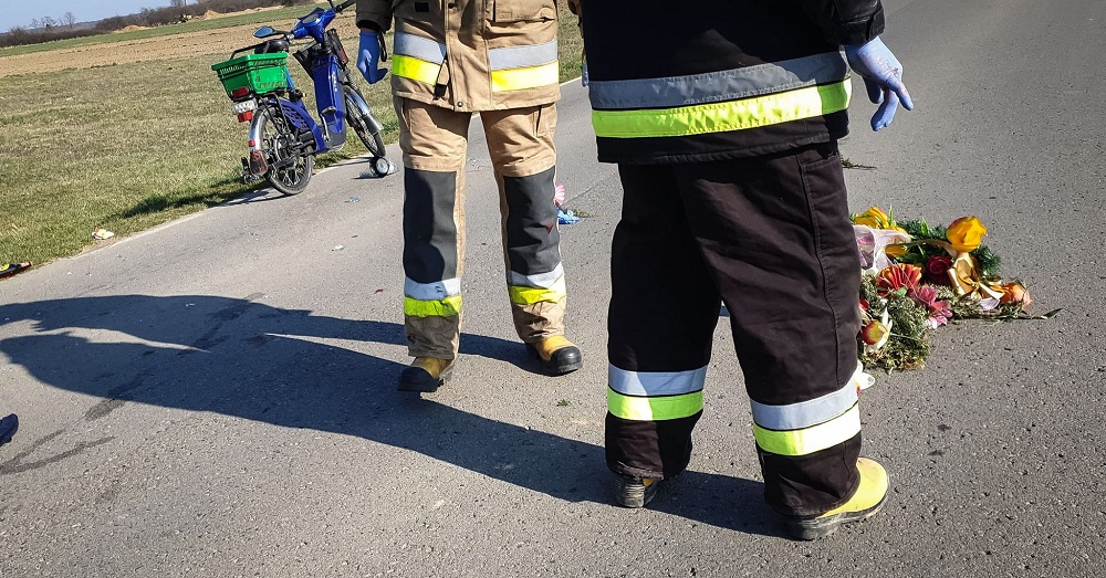 Przewrócił się na rowerze elektrycznym. Droga jest całkowicie zablokowana! [FOTO] - Zdjęcie główne